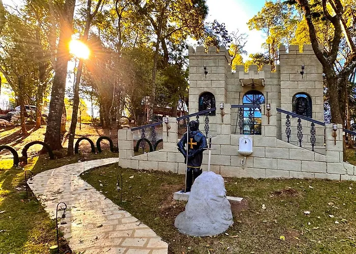 Castelo Excalibur, Vila Mágica